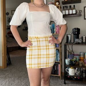 White puff sleeve fitted crop top